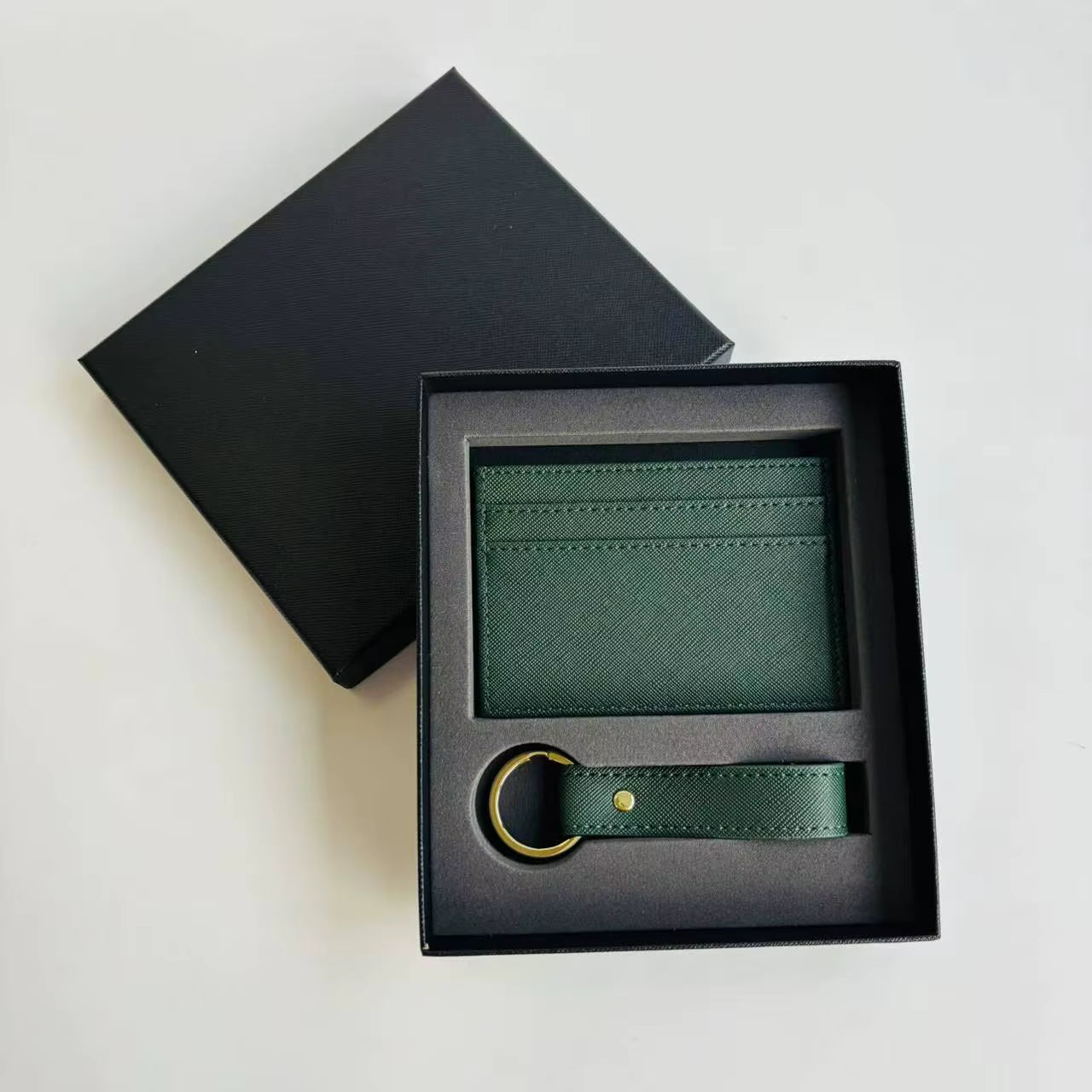Ario Cardé Holder with Keychain